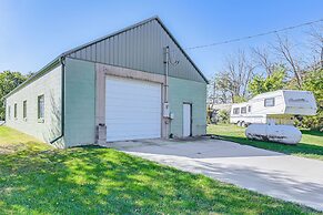 Charming Iowa Home: 1 Mi to Golf