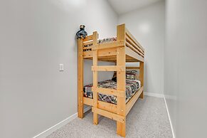 Charming Iowa Home: 1 Mi to Golf