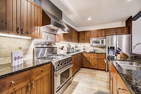 Remodeled 3br Condo In Bachelor Gulch - Ski In/out 3 Bedroom Condo