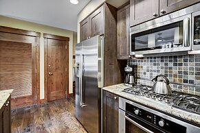 Luxury 1 Bedroom Condo with Slopeside View 1 Condo