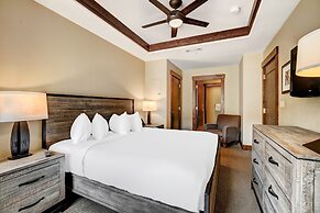 Luxury 1 Bedroom Condo with Slopeside View 1 Condo