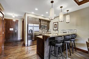 Luxury 1 Bedroom Condo with Slopeside View 1 Condo