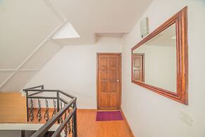 Chalet In Tea Gardens