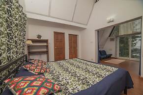 Chalet In Tea Gardens