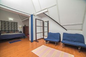 Chalet In Tea Gardens