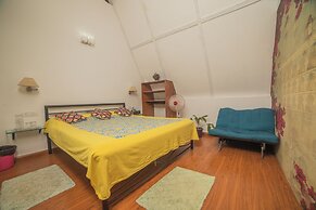 Chalet In Tea Gardens