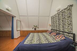 Chalet In Tea Gardens