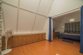 Chalet In Tea Gardens