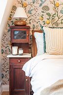 Spacious 2BR House by Madame Tussauds