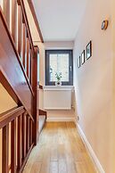 Spacious 2BR House by Madame Tussauds