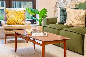 Spacious 2BR House by Madame Tussauds