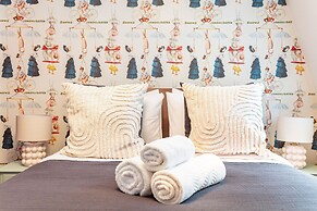 Spacious 2BR House by Madame Tussauds