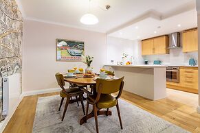 Spacious 2BR House by Madame Tussauds