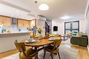 Spacious 2BR House by Madame Tussauds