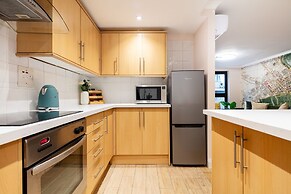 Spacious 2BR House by Madame Tussauds