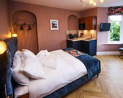 Fair Rigg by Cradel Haus