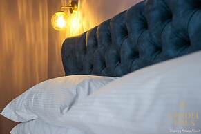 Fair Rigg by Cradel Haus