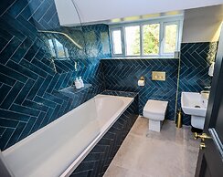 Fair Rigg by Cradel Haus