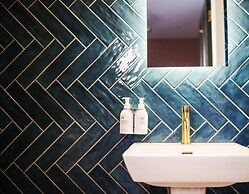 Fair Rigg by Cradel Haus