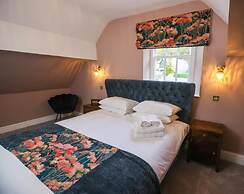 Fair Rigg by Cradel Haus