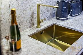 Fair Rigg by Cradel Haus