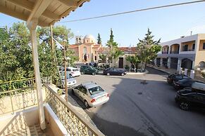 Kipseli s Stone House by Frangki