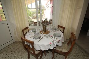 Kipseli s Stone House by Frangki