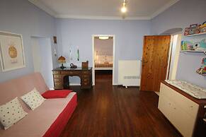 Kipseli s Stone House by Frangki