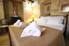 Kipseli s Stone House by Frangki