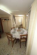 Kipseli s Stone House by Frangki