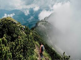 Chic Holiday Flat With Infinity Pool