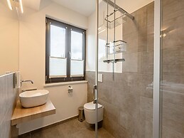 Chic Holiday Flat With Infinity Pool