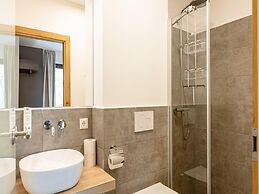 Chic Holiday Flat With Infinity Pool