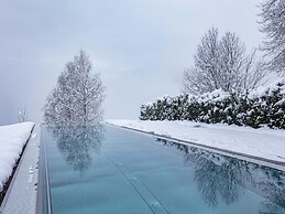 Nice Apartment With Infinity Pool