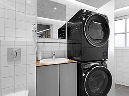 Beautiful Holiday Home With Sun-facing Terrace