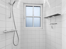 Beautiful Holiday Home With Sun-facing Terrace