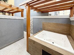 Marmeu Tombo com jacuzzi aquecida