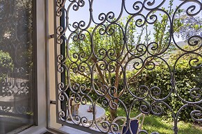 Vintage Apartment With Garden by Wonderful Italy