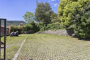 Vintage Apartment With Garden by Wonderful Italy