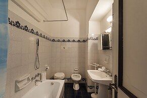 Vintage Apartment With Garden by Wonderful Italy