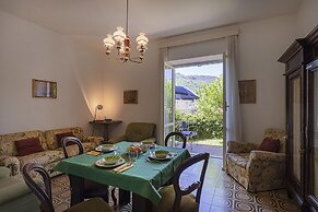 Vintage Apartment With Garden by Wonderful Italy