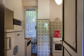 Vintage Apartment With Garden by Wonderful Italy