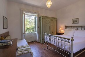 Vintage Apartment With Garden by Wonderful Italy
