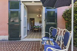 Vintage Apartment With Garden by Wonderful Italy