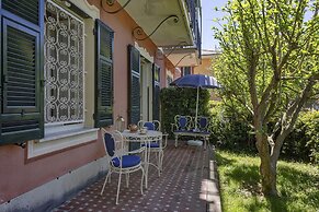 Vintage Apartment With Garden by Wonderful Italy