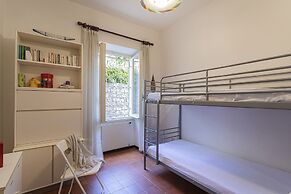 Vintage Apartment With Garden by Wonderful Italy