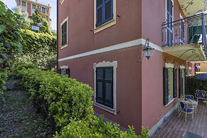 Vintage Apartment With Garden by Wonderful Italy