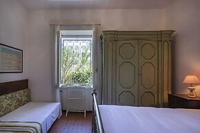Vintage Apartment With Garden by Wonderful Italy
