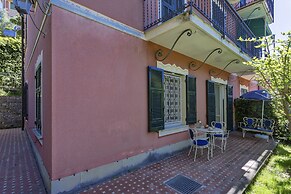 Vintage Apartment With Garden by Wonderful Italy