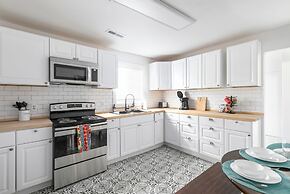 Near the Airport East Lake Craftsman